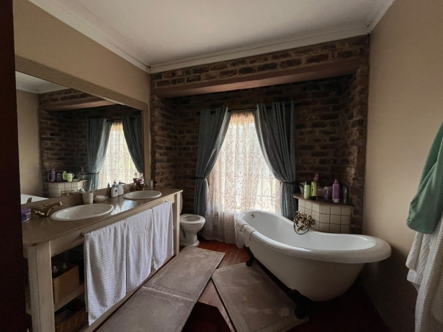 6 Bedroom Property for Sale in Bainsvlei Free State